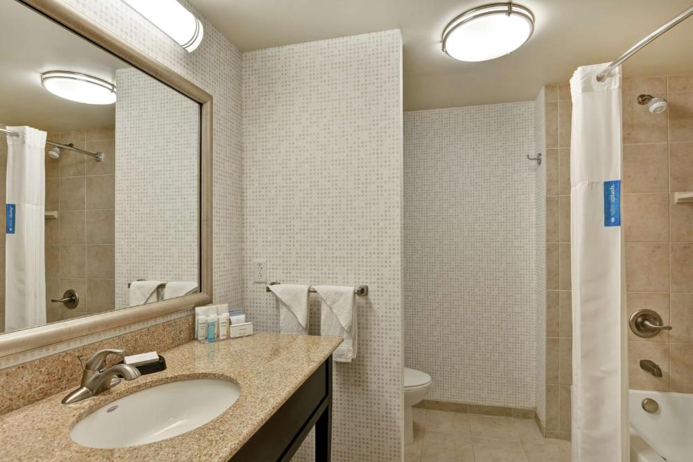 Room image 4