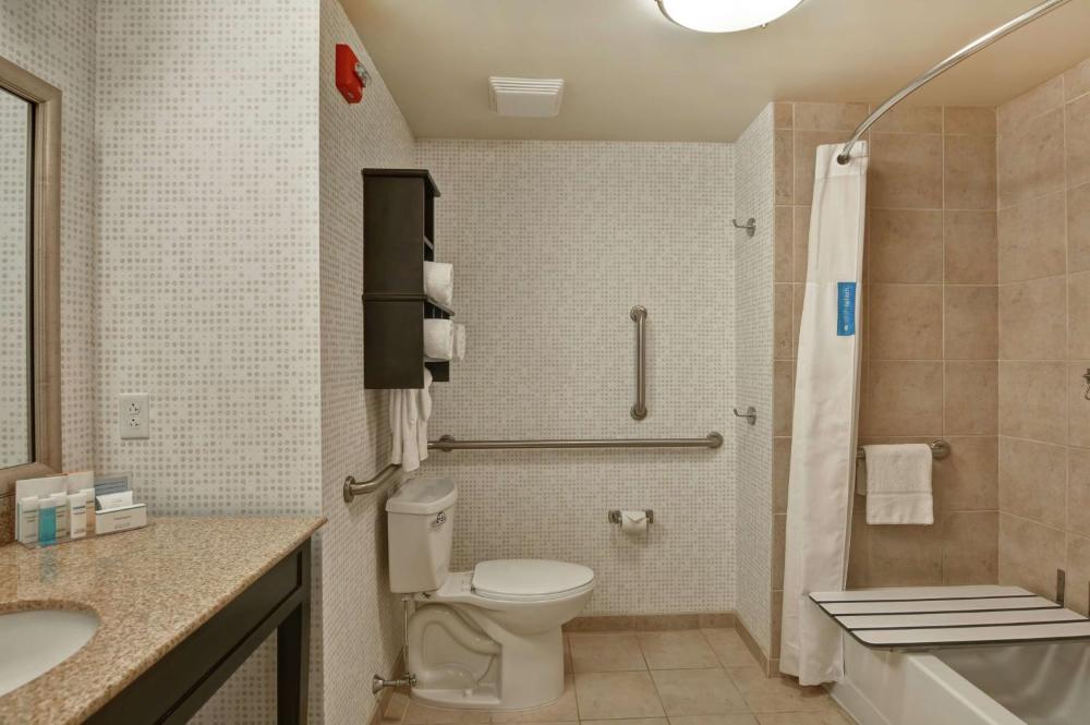 Room image 3